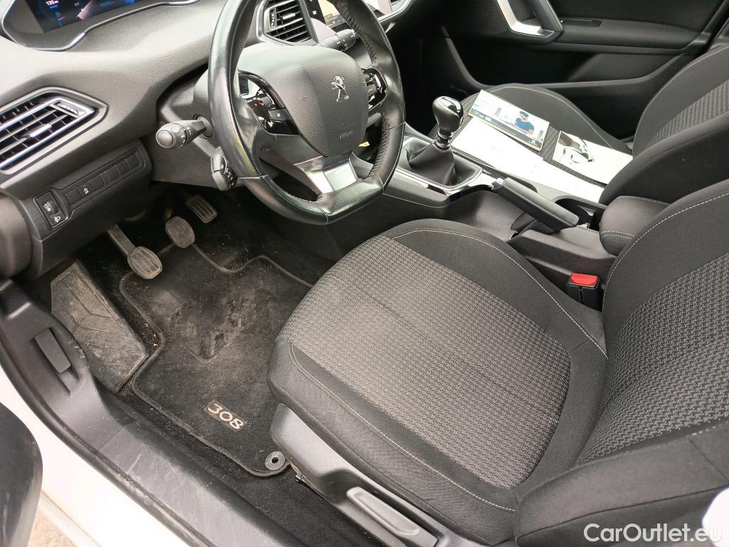  Peugeot  308 PEUGEOT  / 2017 / 5P / berlina con portón 5p Active Pack BlueHDi 130 S&S #17