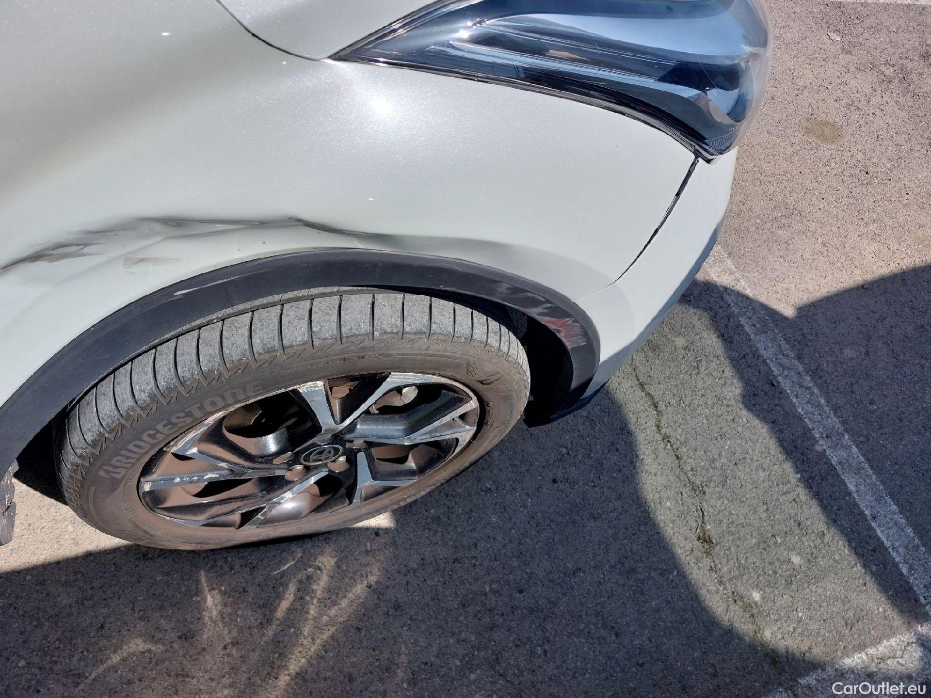  Toyota  C-HR TOYOTA  / 2019 / 5P / todoterreno 2.0 180H Advance #32