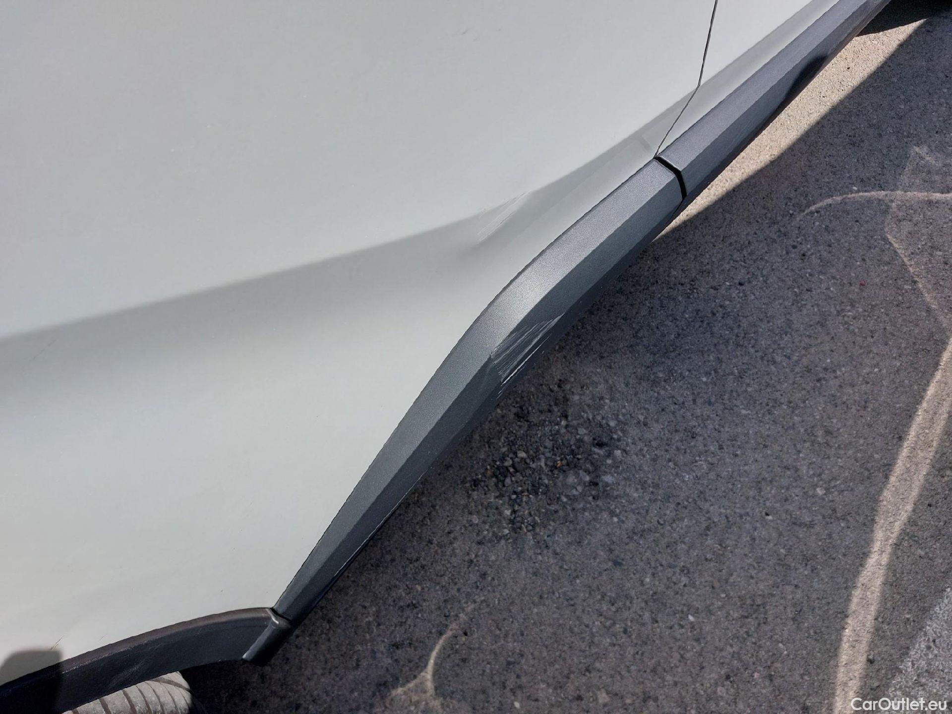  Toyota  C-HR TOYOTA  / 2019 / 5P / todoterreno 2.0 180H Advance #23