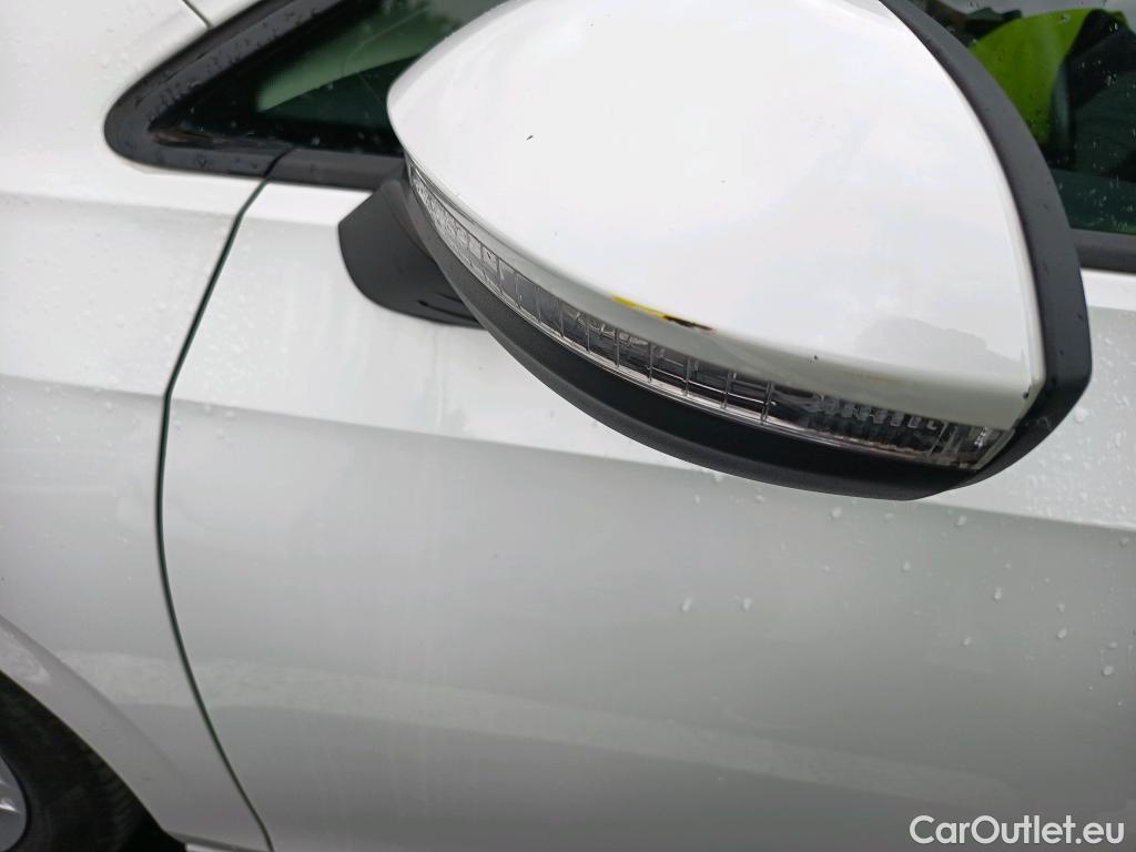  Volkswagen  Golf  VOLKSWAGEN / 2020 / 5P / berlina con portón 2.0 TDI 85kW (115CV) #7