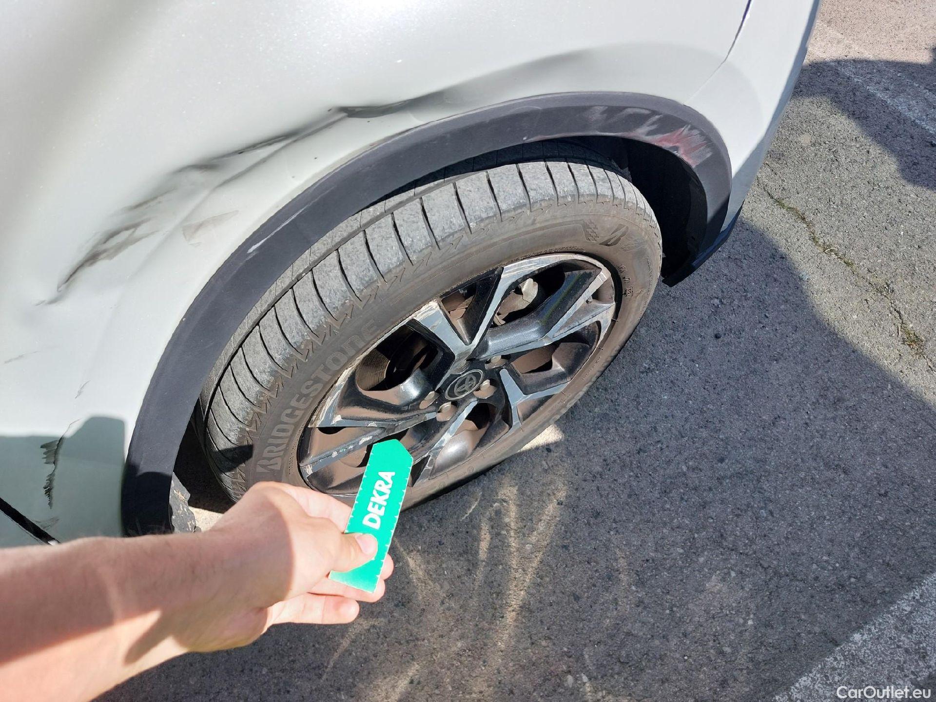  Toyota  C-HR TOYOTA  / 2019 / 5P / todoterreno 2.0 180H Advance #33