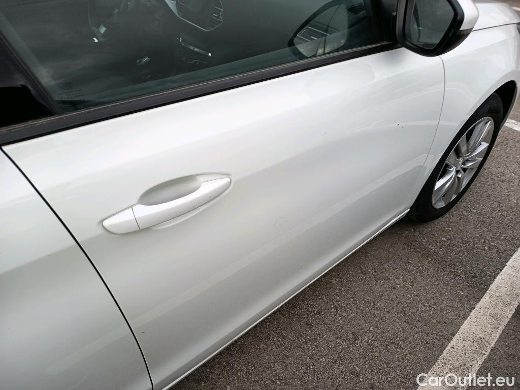  Peugeot  308 PEUGEOT  / 2017 / 5P / berlina con portón 5p Active Pack BlueHDi 130 S&S #18