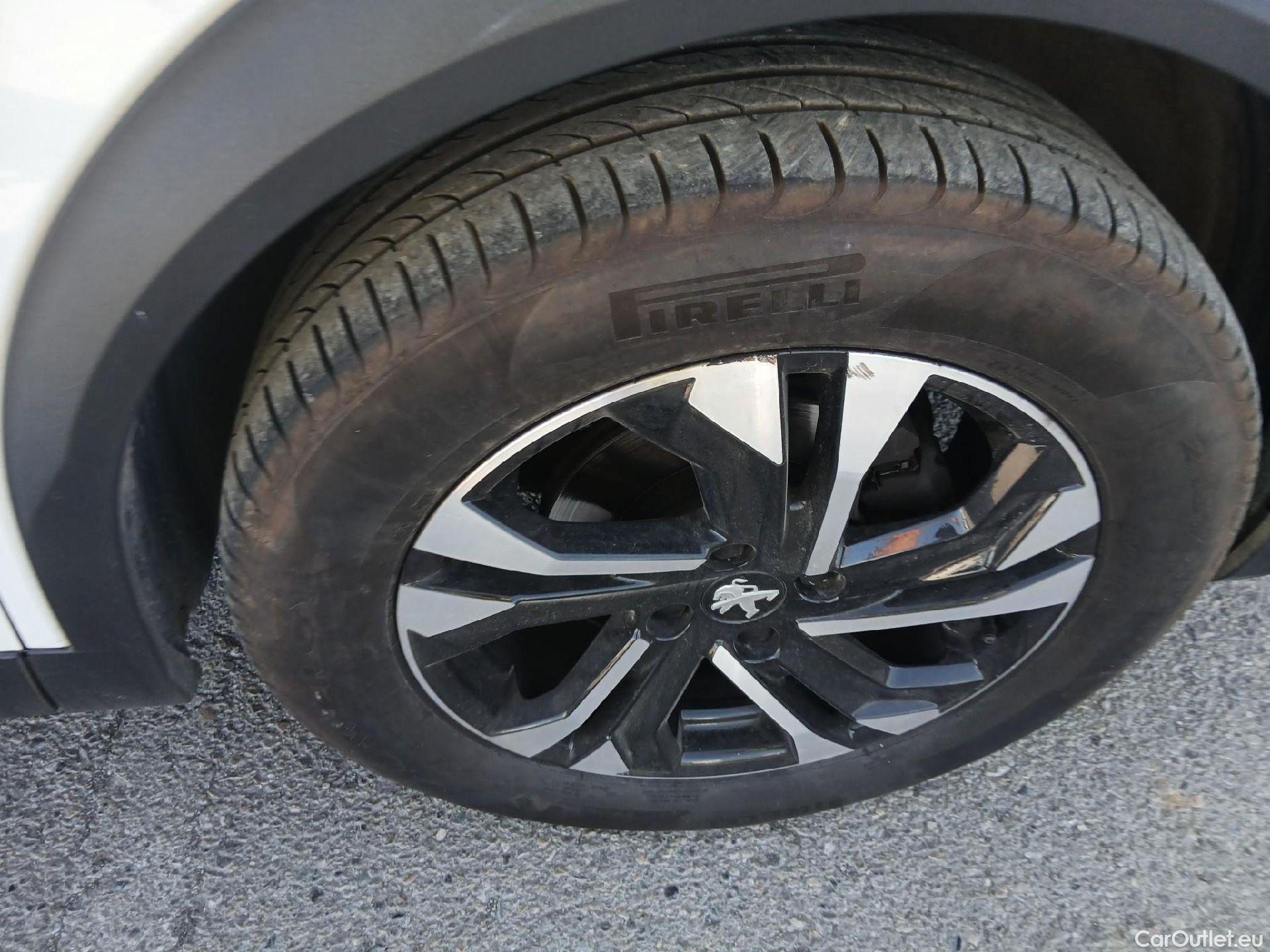  Peugeot  2008 PEUGEOT  / 2019 / 5P / todoterreno Allure BlueHDI 81kW (110CV) #5