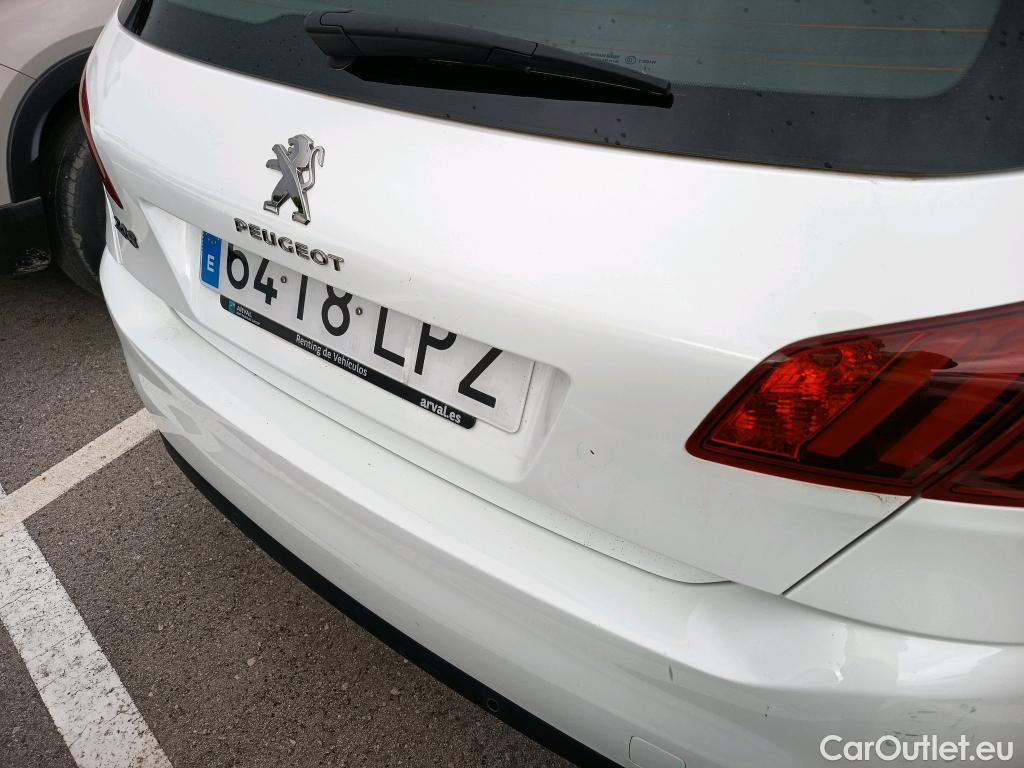  Peugeot  308 PEUGEOT  / 2017 / 5P / berlina con portón 5p Active Pack BlueHDi 130 S&S #22