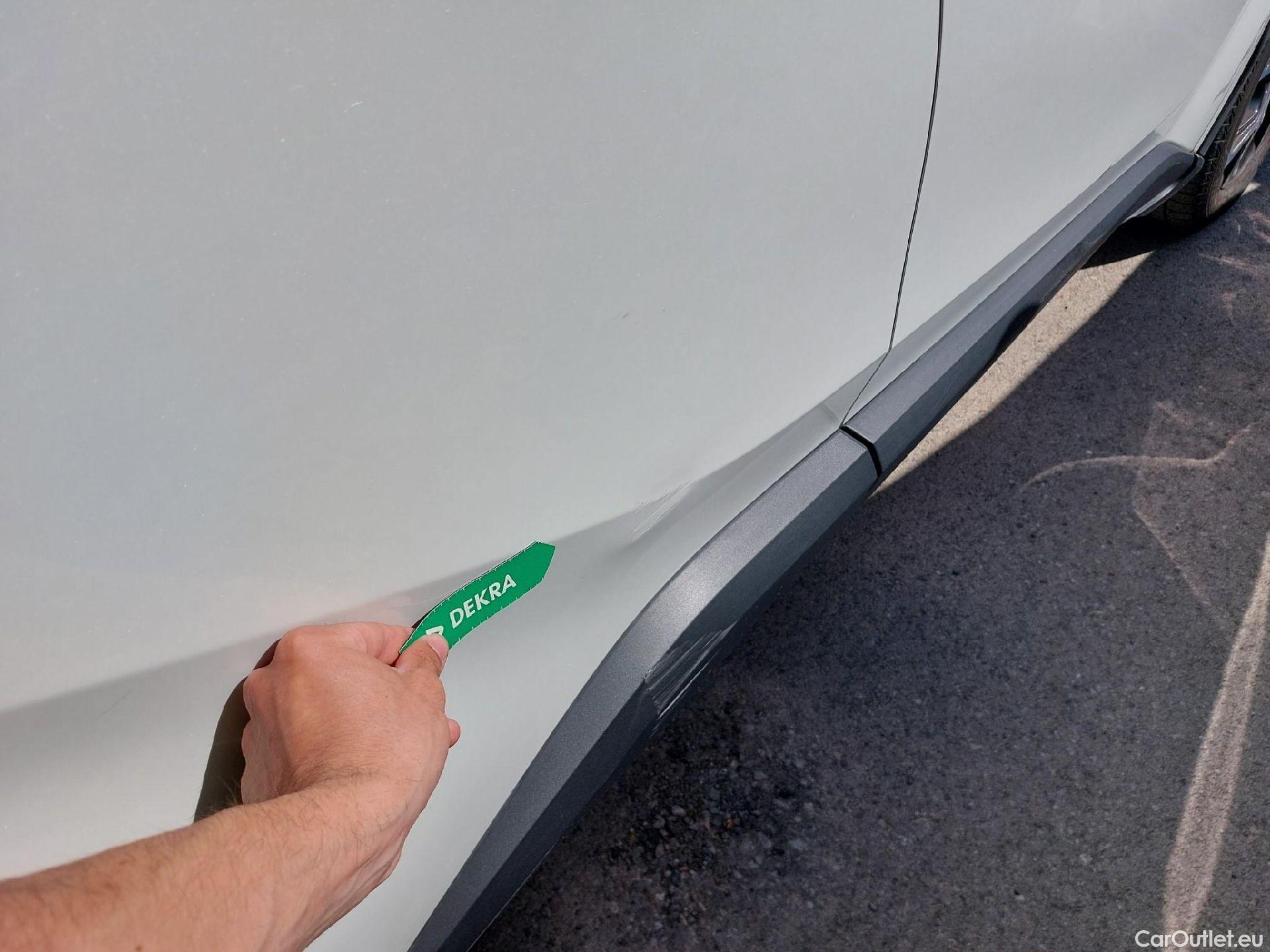  Toyota  C-HR TOYOTA  / 2019 / 5P / todoterreno 2.0 180H Advance #21