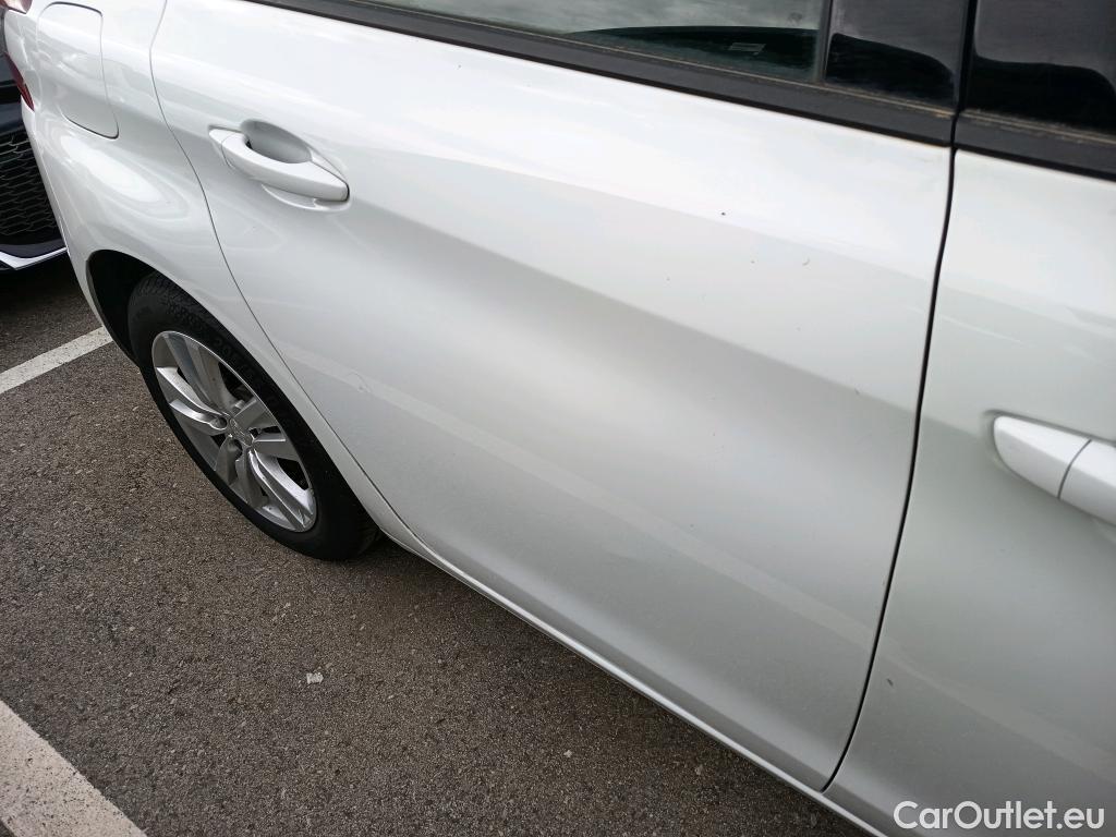  Peugeot  308 PEUGEOT  / 2017 / 5P / berlina con portón 5p Active Pack BlueHDi 130 S&S #3