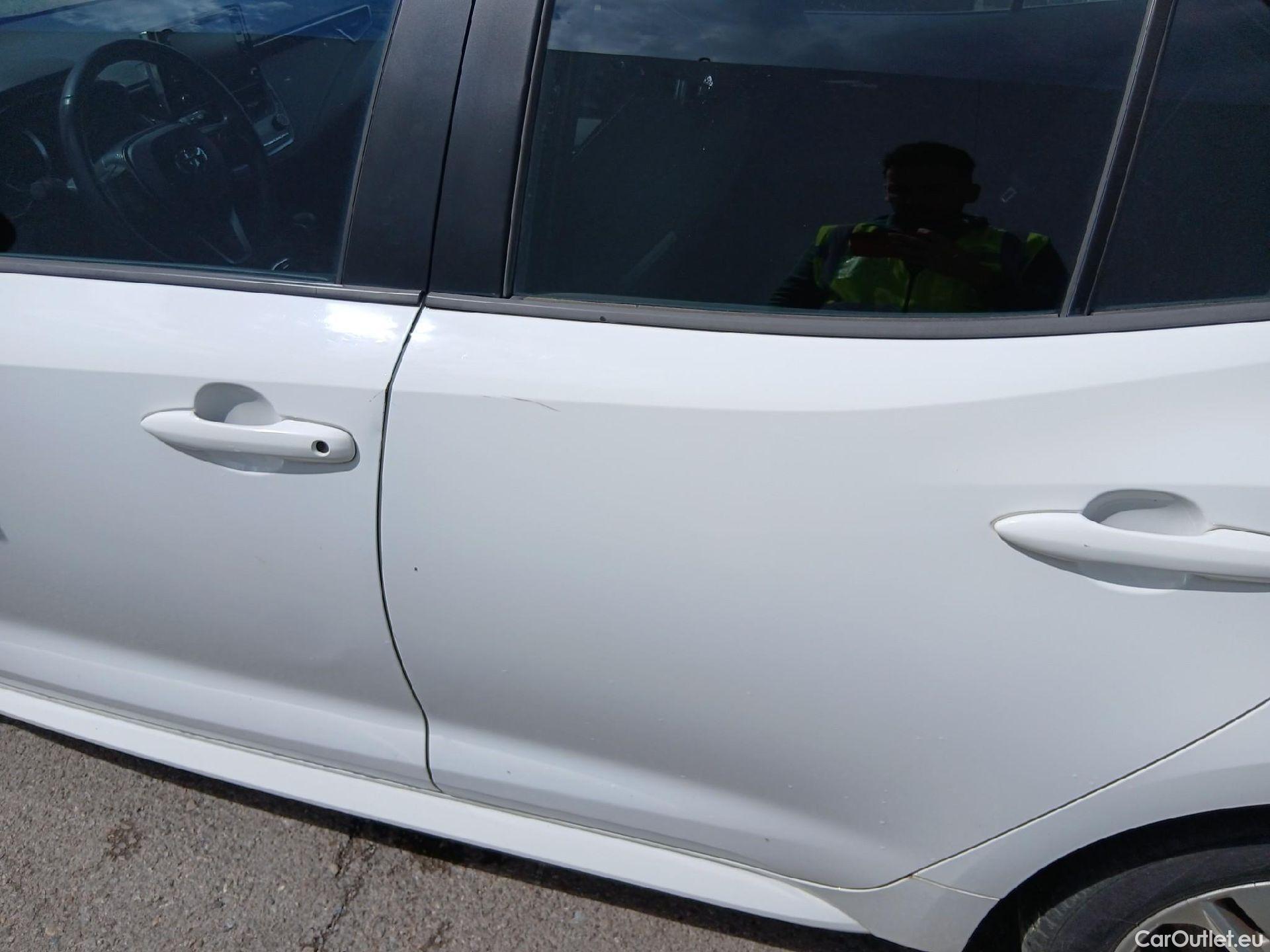  Toyota  Corolla TOYOTA  / 2019 / 5P / berlina con portón 1.8 125H BUSINESS PLUS E-CVT #18