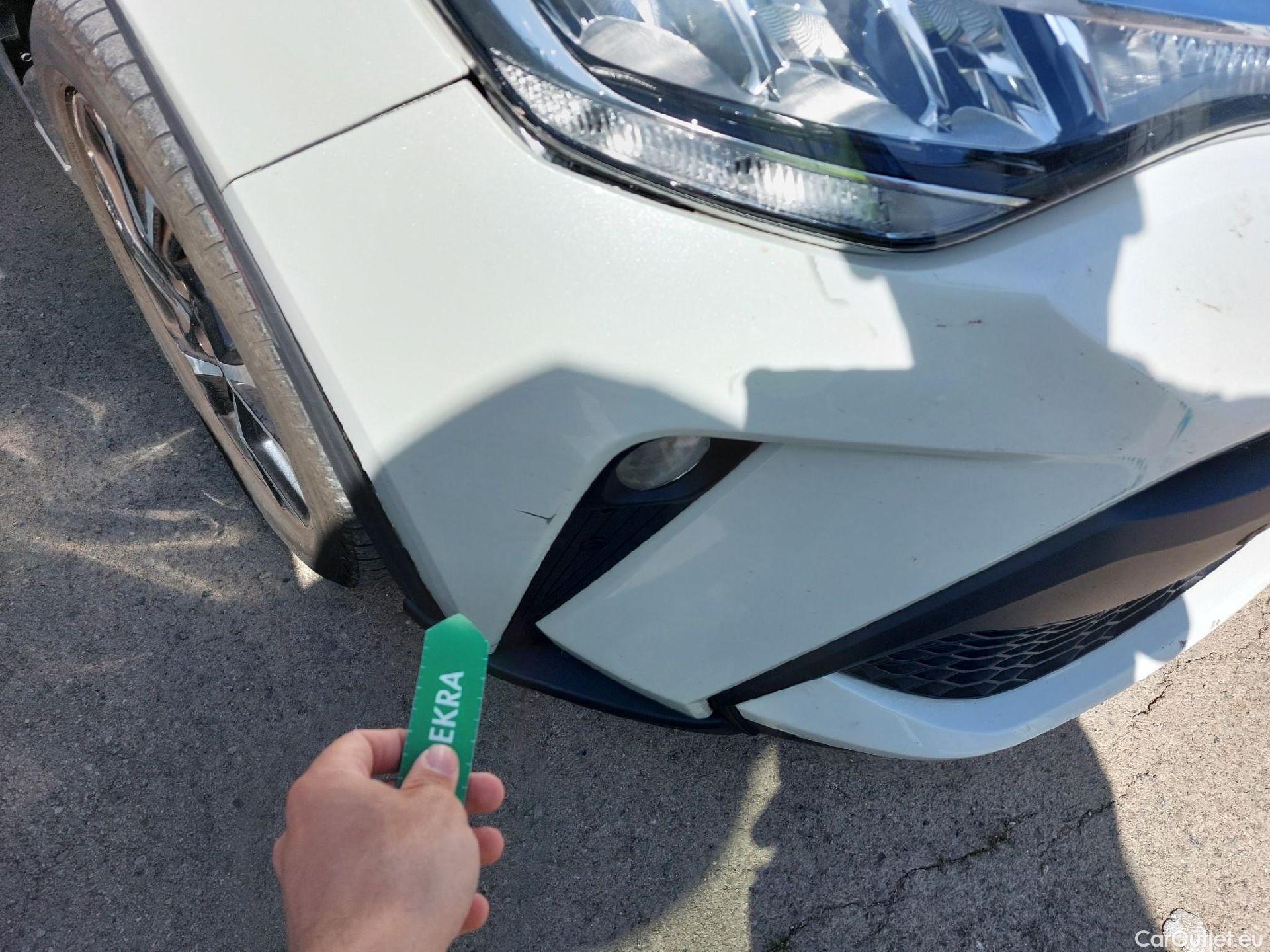  Toyota  C-HR TOYOTA  / 2019 / 5P / todoterreno 2.0 180H Advance #2