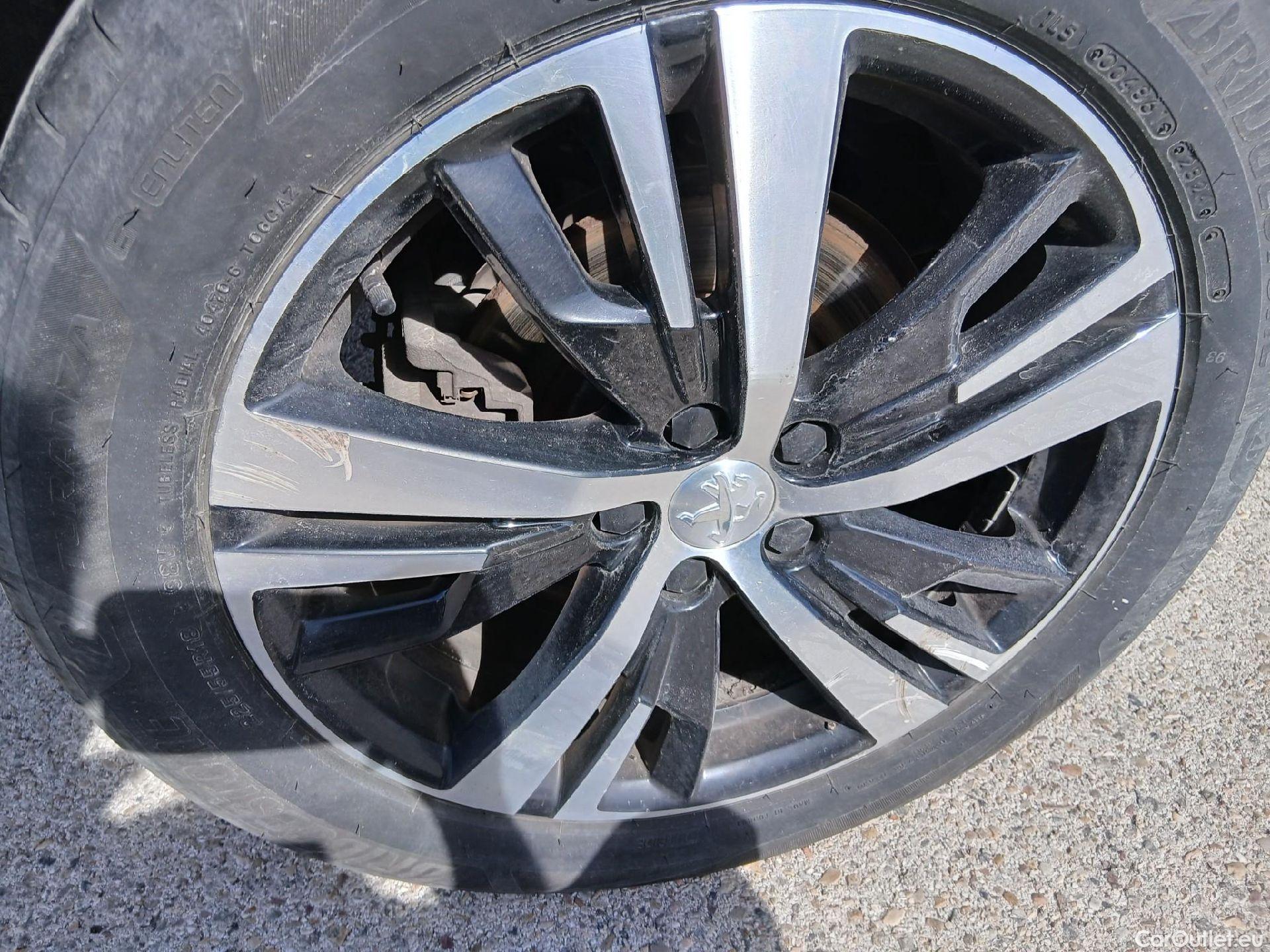  Peugeot  3008 PEUGEOT  / 2020 / 5P / todoterreno 1.5 BlueHDi 96kW S&S GT EAT8 #27
