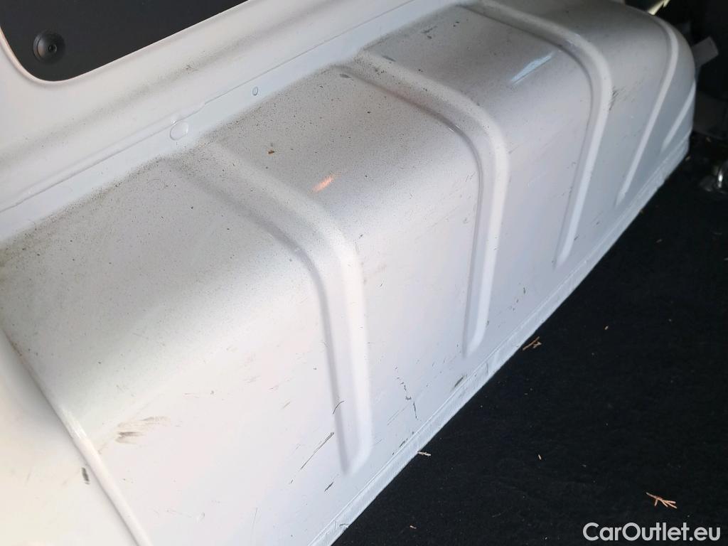  Volkswagen  Caddy VOLKSWAGEN  4p 4G monovolumen compacto Kombi 2.0 TDI SCR 4MOTION BMT 122CV #2