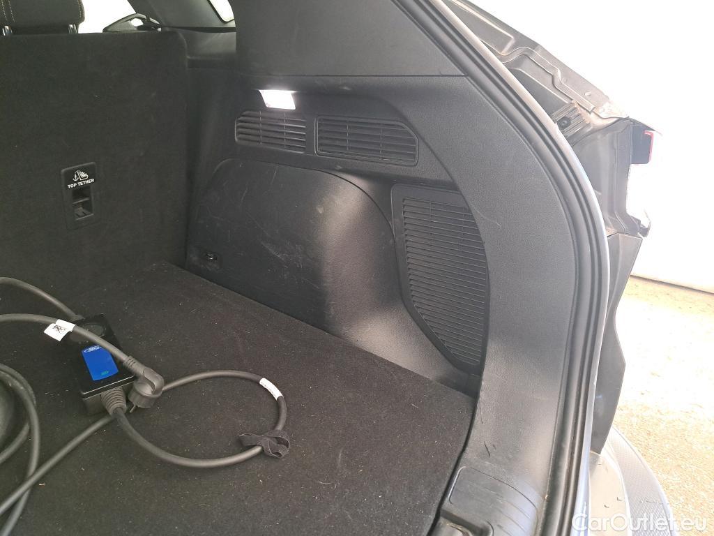 Ford  Kuga FORD  / 2019 / 5P / SUV 2.5 Dur 225 hybrid PHEV Pshift Titanium #9