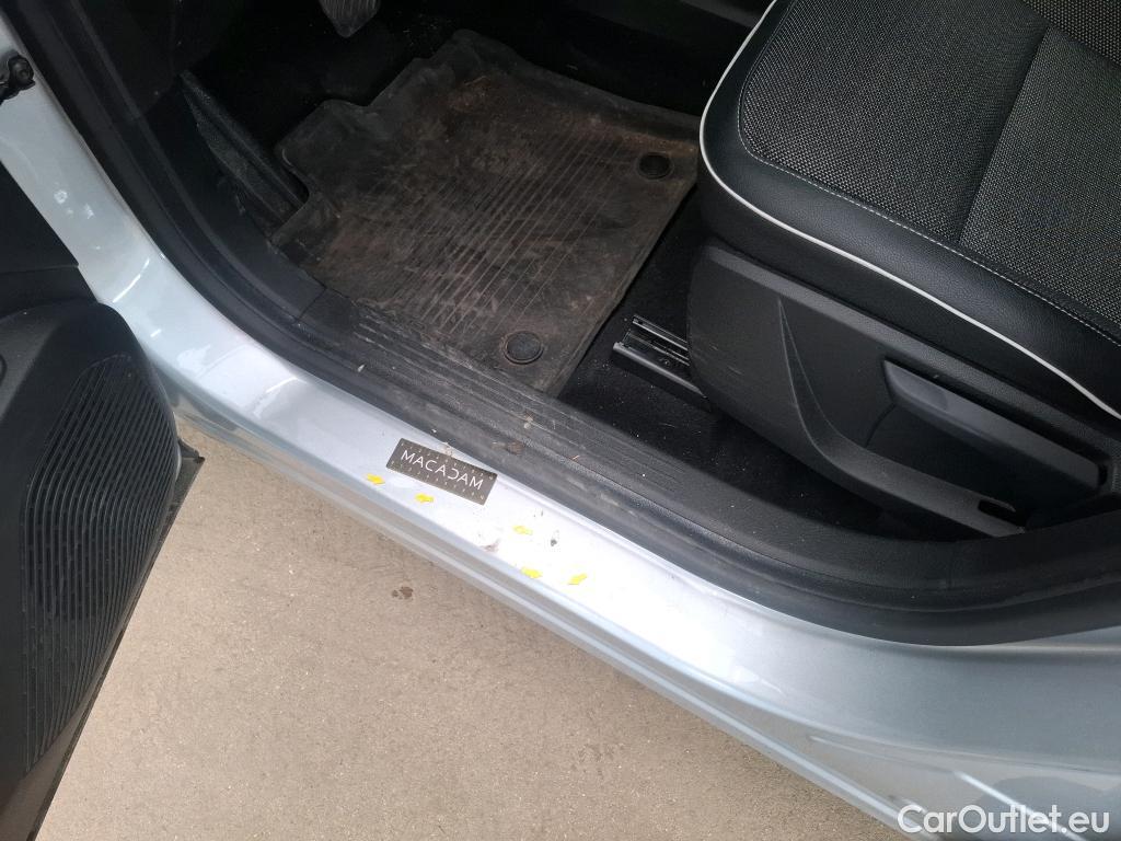  Renault  Captur RENAULT  / 2019 / 5P / SUV Intens E-TECH Plug-in 160 #4