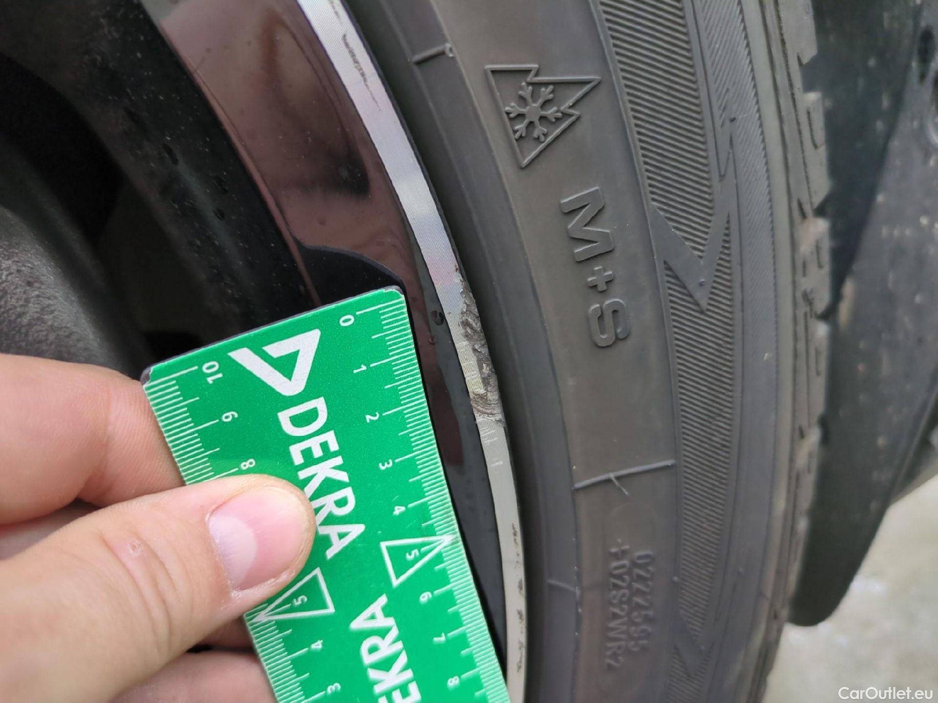  Volvo  XC 40 VOLVO XC40 / 2017 / 5P / SUV Recharge T4 211 DCT7 Inscription Luxe #8