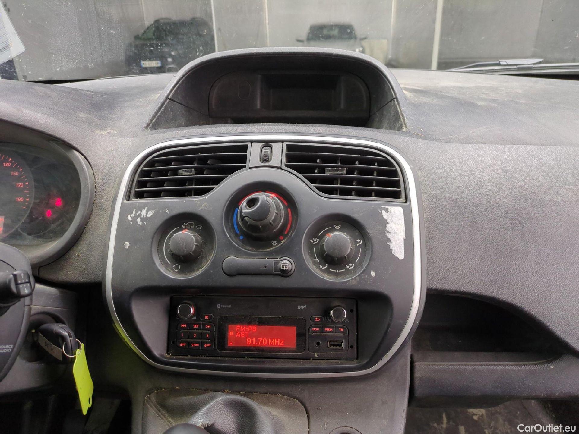  Renault  EXPRESS RENAULT Kangoo  / 2013 / 4P / Fourgonnette Confort TCe 115 #2
