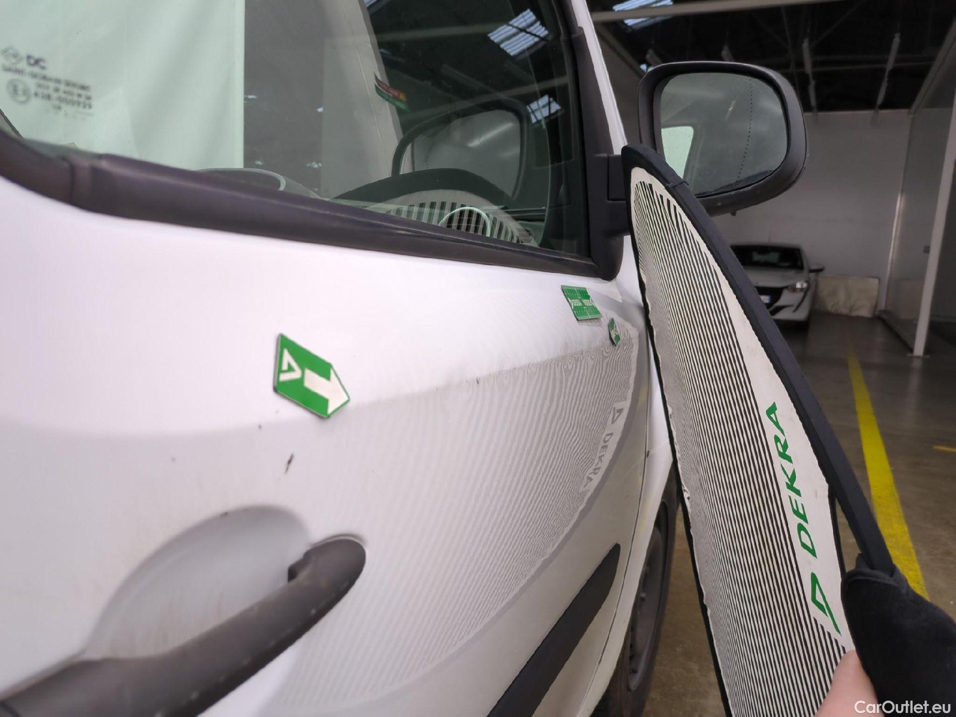  Renault  EXPRESS RENAULT Kangoo  / 2013 / 4P / Fourgonnette Confort TCe 115 #38