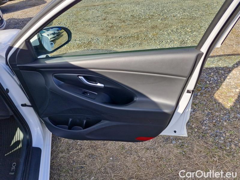  Hyundai  i30   cw (PD)(2017->)  kom.1.0TGDI 120 Smart #6