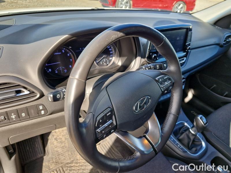 Hyundai  i30   cw (PD)(2017->)  kom.1.0TGDI 120 Smart #11