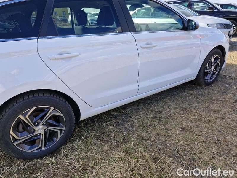  Hyundai  i30   cw (PD)(2017->)  kom.1.0TGDI 120 Smart #23