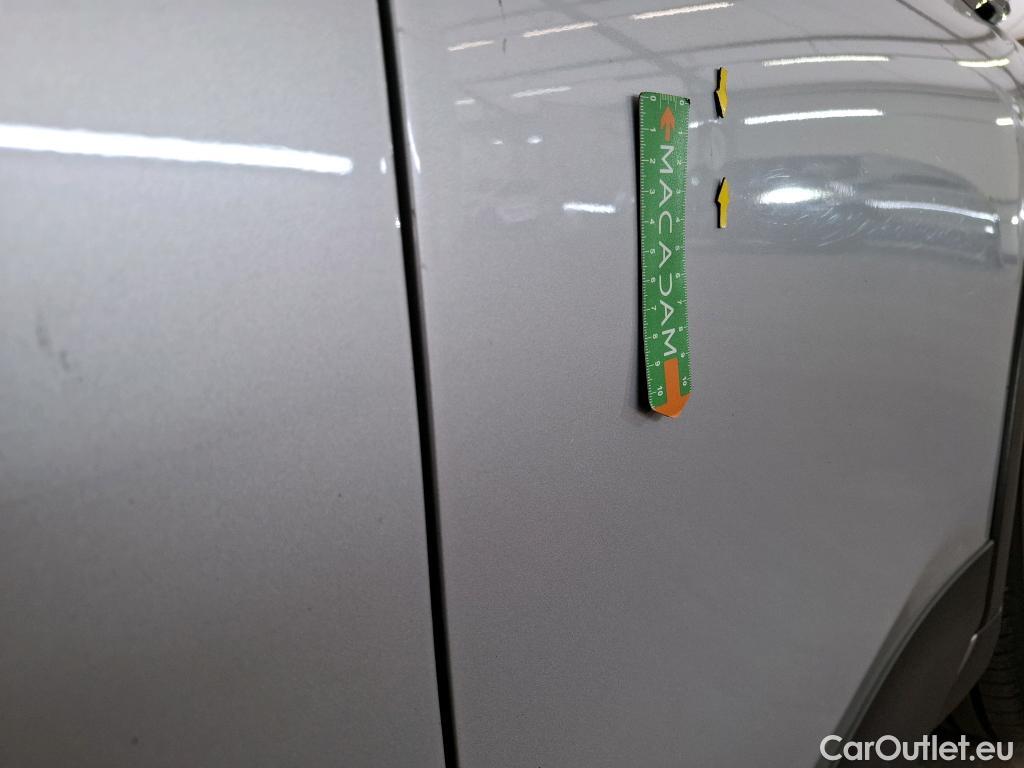  KIA  XCeed KIA  / 2019 / 5P / Crossover 1.6 GDI ISG ISG PHEV DESIGN DCT7 #24