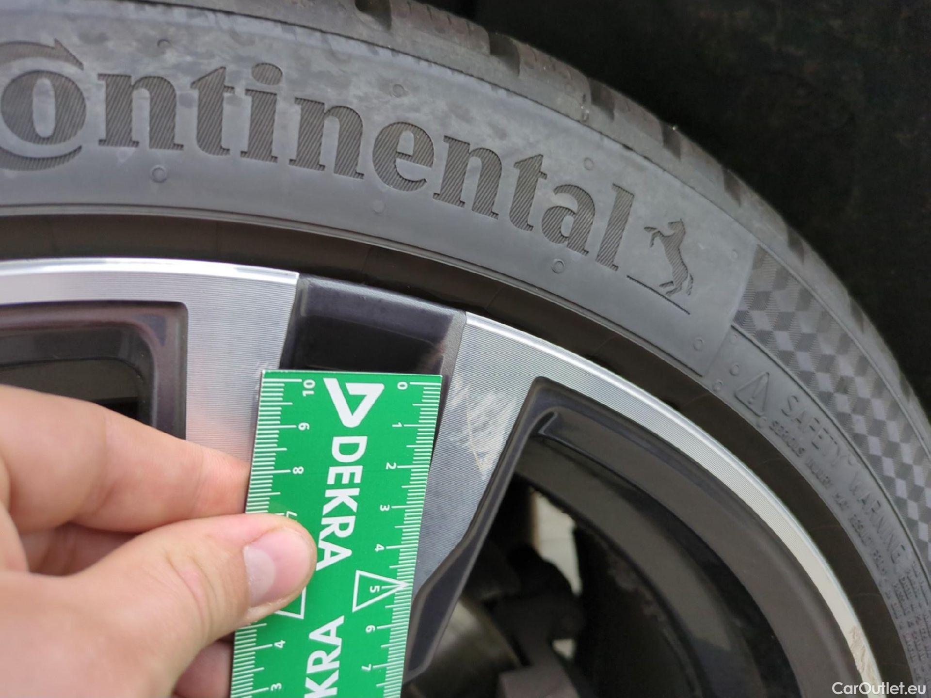  Bmw  Serie 1 Série 1 Berline 120 i M Design 2.0 180CV BVA7 E6d #31