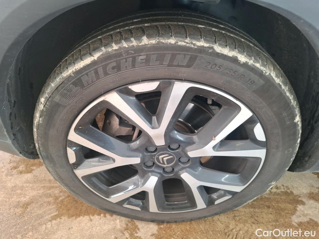  Citroen  C5 Aircross CITROEN  / 2018 / 5P / SUV Hybrid 225 e-EAT8 Shine Pack #16