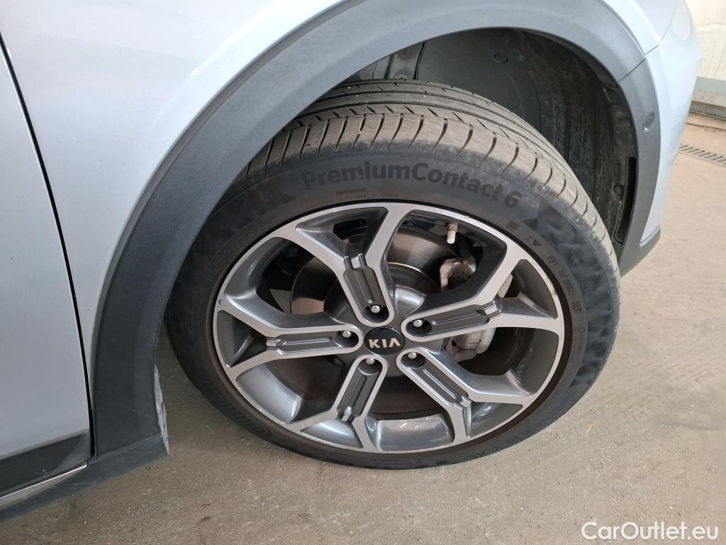  KIA  XCeed KIA  / 2019 / 5P / Crossover 1.6 GDI ISG ISG PHEV DESIGN DCT7 #12