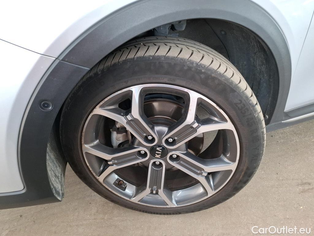  KIA  XCeed KIA  / 2019 / 5P / Crossover 1.6 GDI ISG ISG PHEV DESIGN DCT7 #6