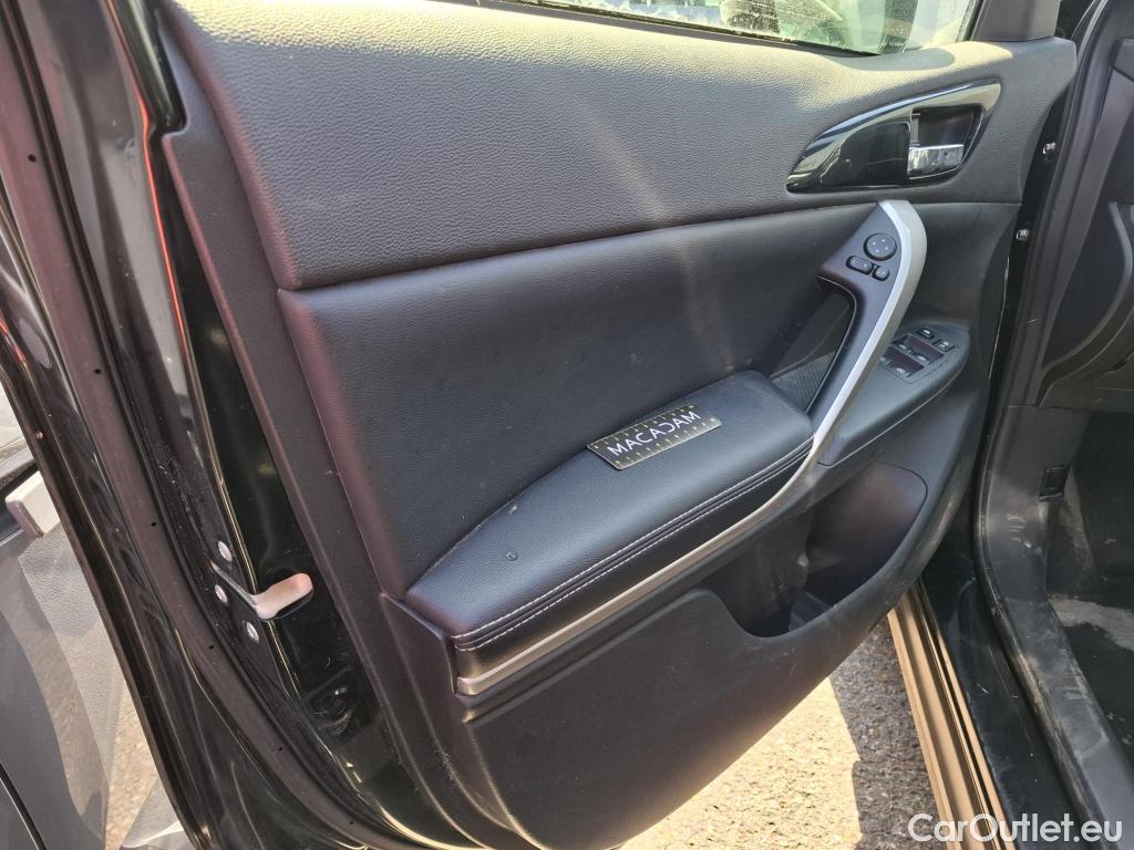  Land Rover  Discovery MITSUBISHI Eclipse Cross / 2020 / 5P / SUV 2.4 Twin Motor 4WD Intense Style #60
