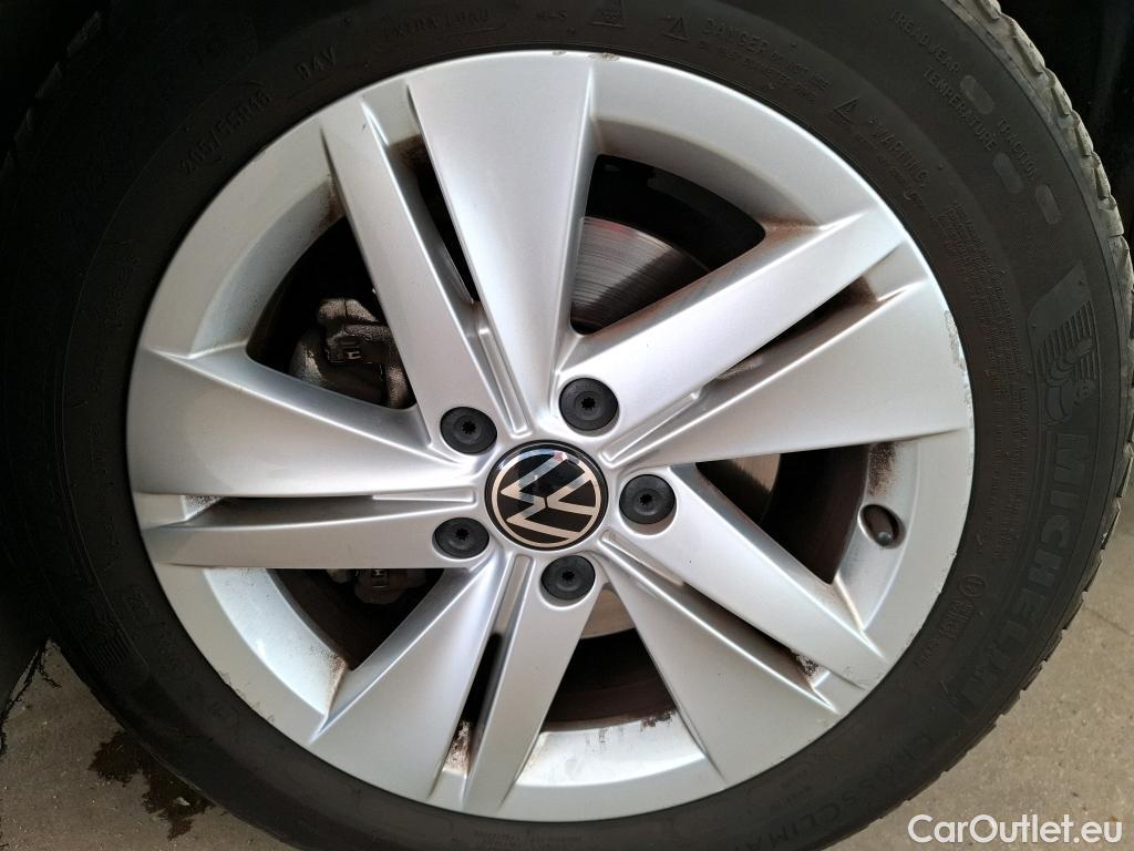  Volkswagen  Golf  VOLKSWAGEN SW / 2020 / 5P / Break 1.5 eTSI OPF 130 DSG7 Life Business #16
