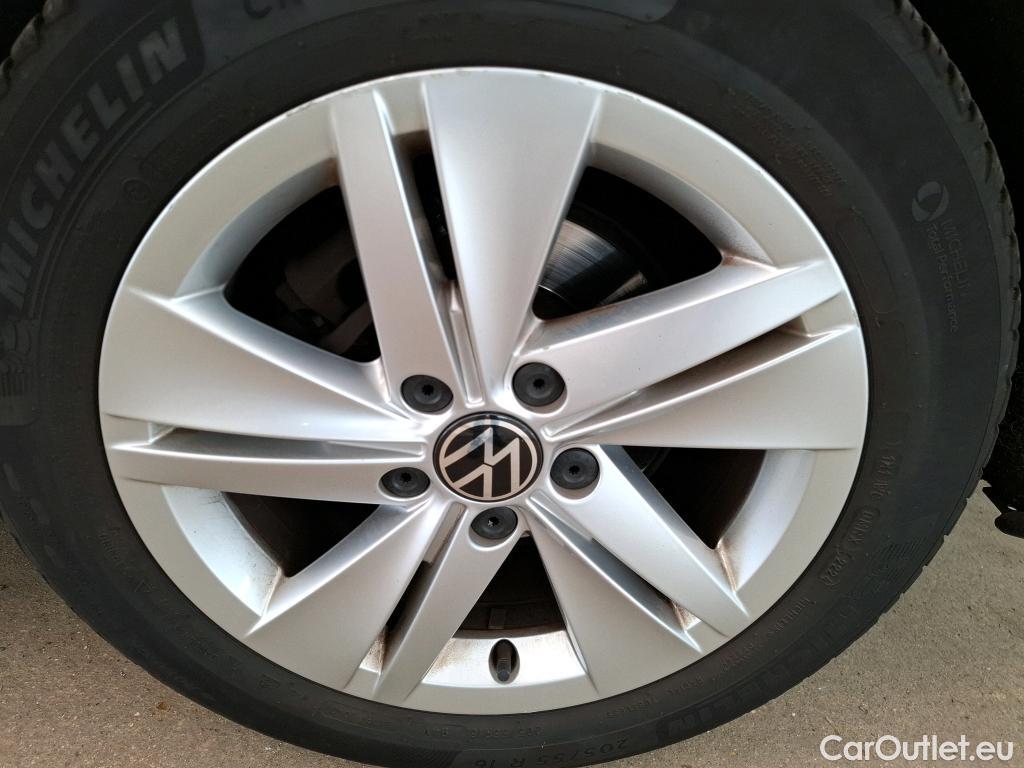  Volkswagen  Golf  VOLKSWAGEN SW / 2020 / 5P / Break 1.5 eTSI OPF 130 DSG7 Life Business #41