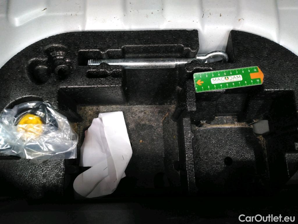  Opel  Corsa  F e Edition Business 50kWh BVA #13