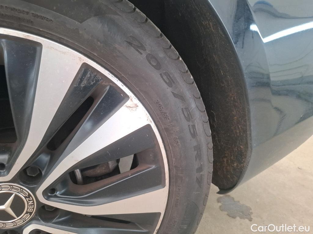  Mercedes  A-Klasse MERCEDES-BENZ Classe A Berline / 2018 / 4P / Berline A 180 d Business Line 8G-DCT #32