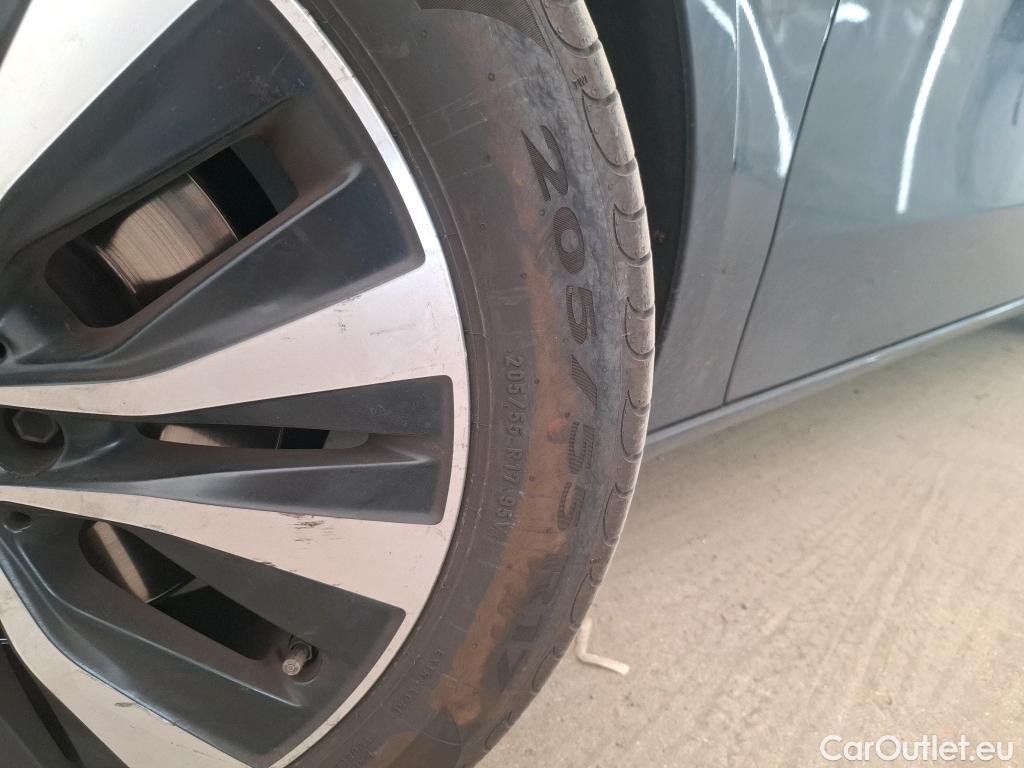  Mercedes  A-Klasse MERCEDES-BENZ Classe A Berline / 2018 / 4P / Berline A 180 d Business Line 8G-DCT #50