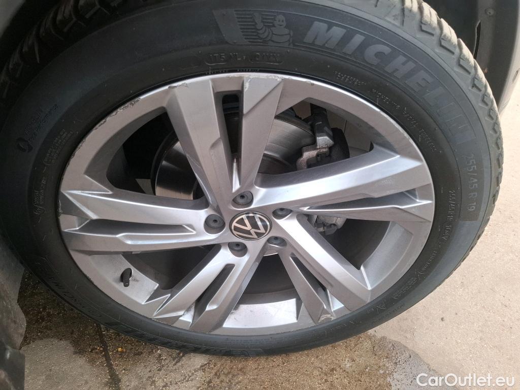  Volkswagen  Tiguan VOLKSWAGEN  / 2020 / 5P / SUV 1.5 TSI 150 DSG7 R-Line #28