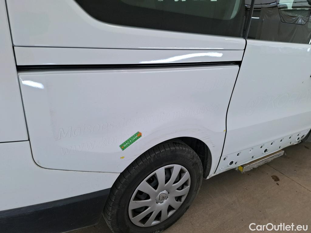  Renault  Trafic RENAULT  / 2019 / 4P / Combi Zen L1 dCi 120 S&S - 8 pl #1