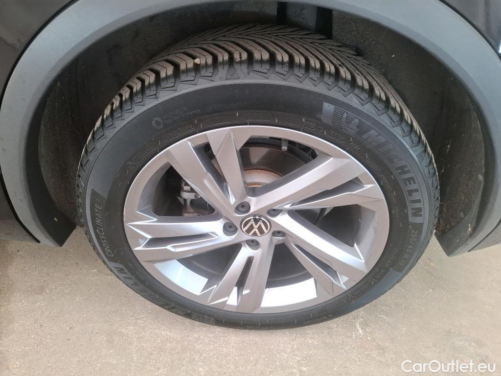  Volkswagen  Tiguan VOLKSWAGEN  / 2020 / 5P / SUV 1.5 TSI 150 DSG7 R-Line #35