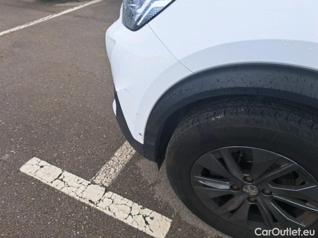  Peugeot  2008 PEUGEOT  / 2019 / 5P / todoterreno Active Pack BlueHDI 81kW (110CV) #26