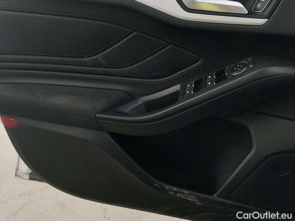  Ford  Focus FORD  / 2018 / 5P / berlina con portón 1.0 Ecoboost 92kW Trend Edition #6