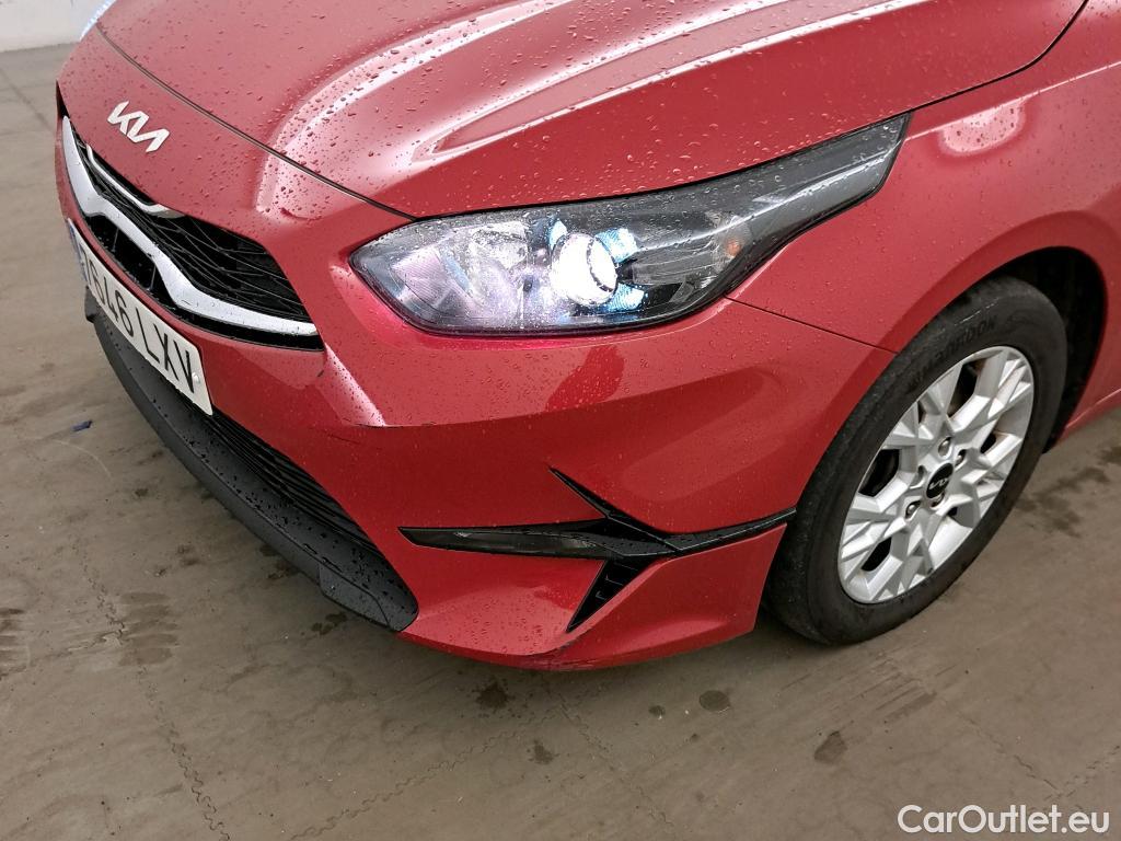  KIA  Cee'd KIA Ceed / 2021 / 5P / berlina con portón 1.6 MHEV iMT 100kW (136CV) Drive #11
