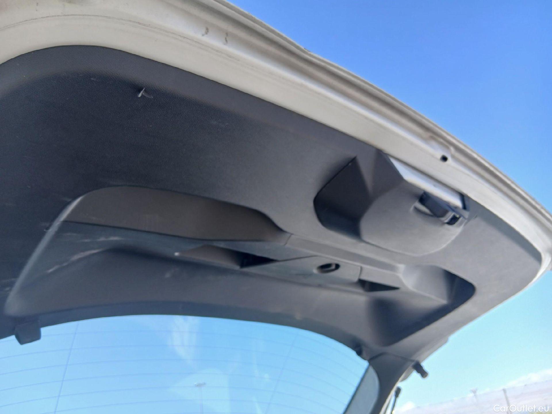  Peugeot  2008 PEUGEOT  / 2023 / 5P / todoterreno Active Puretech 100 S&S 6 Vel. MAN #3