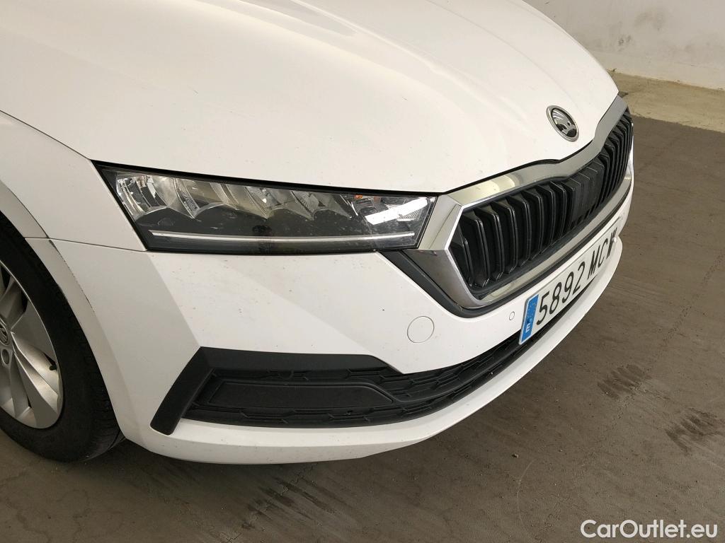  Skoda  Octavia SKODA  / 2020 / 5P / familiar Combi 2.0 TDI 85kW(115CV) DSG Ambition #9