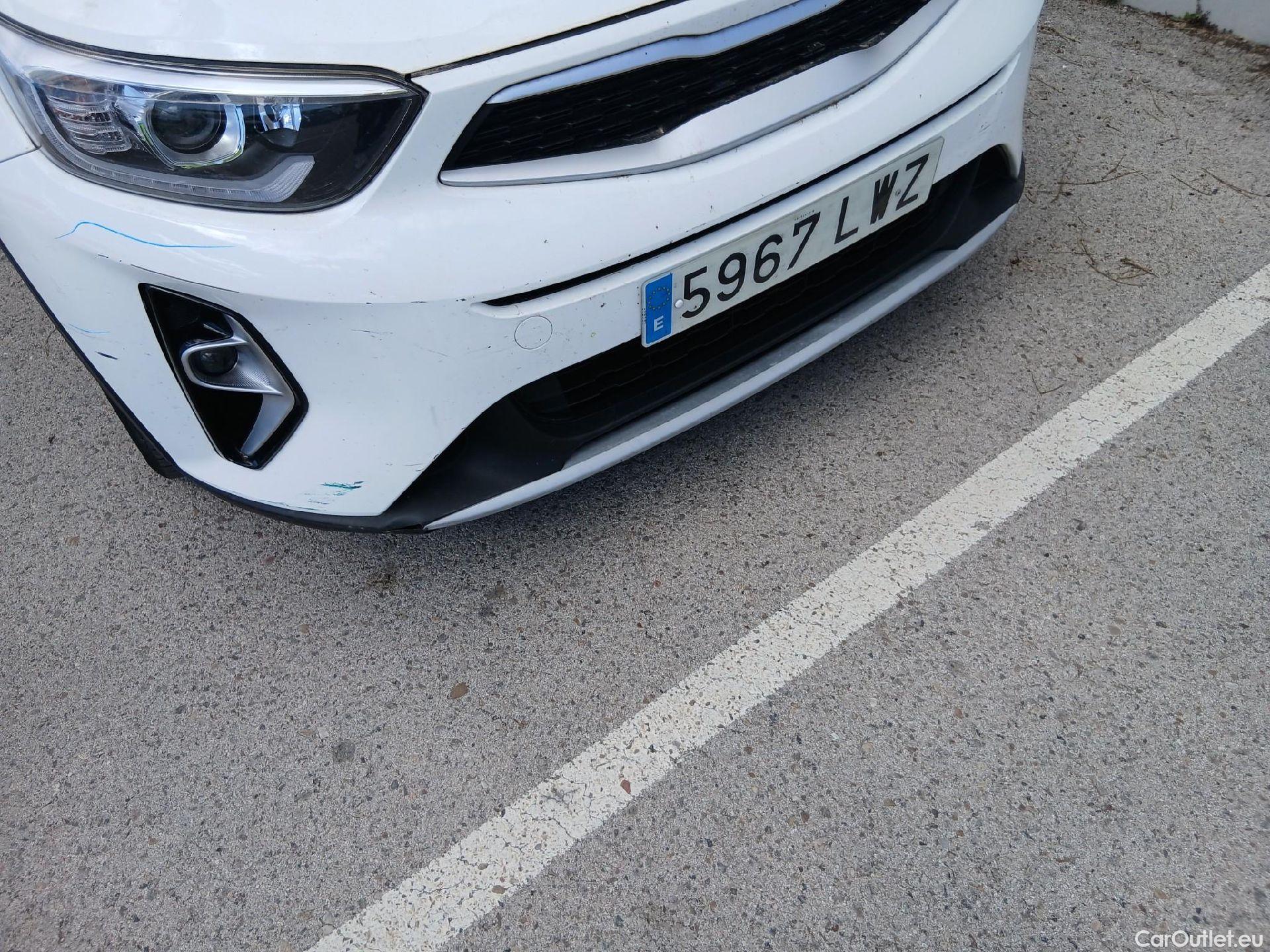  KIA  STONIC KIA  / 2017 / 5P / todoterreno 1.0 T-GDi 74kW (100CV) MHEV iMT Concept #5