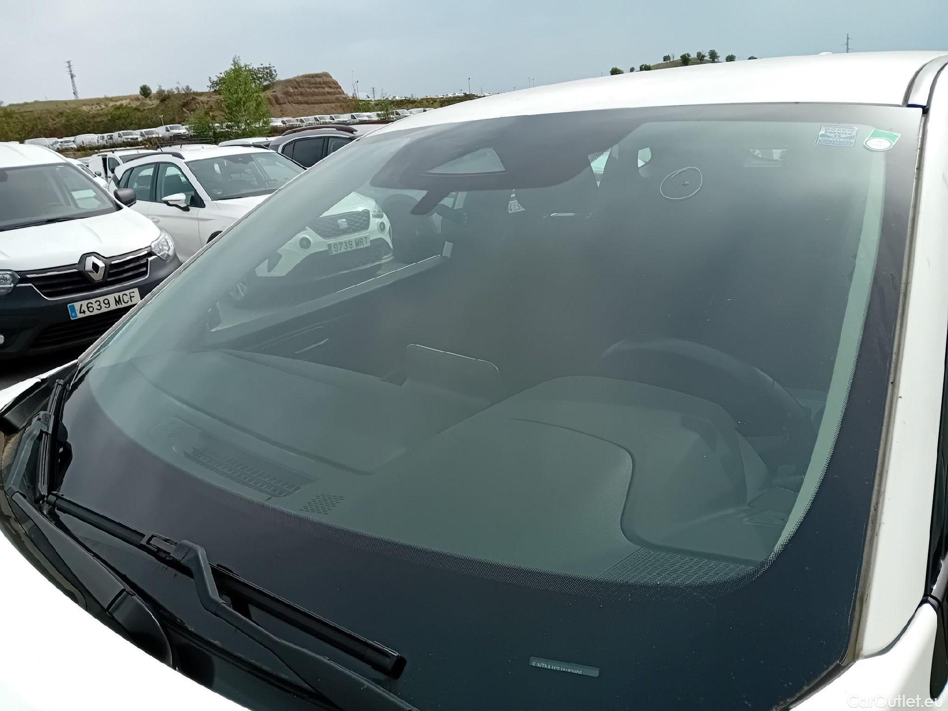  Nissan  Qashqai NISSAN  / 2021 / 5P / todoterreno DIG-T 103kW (140CV) mHEV 4x2 Acenta #2