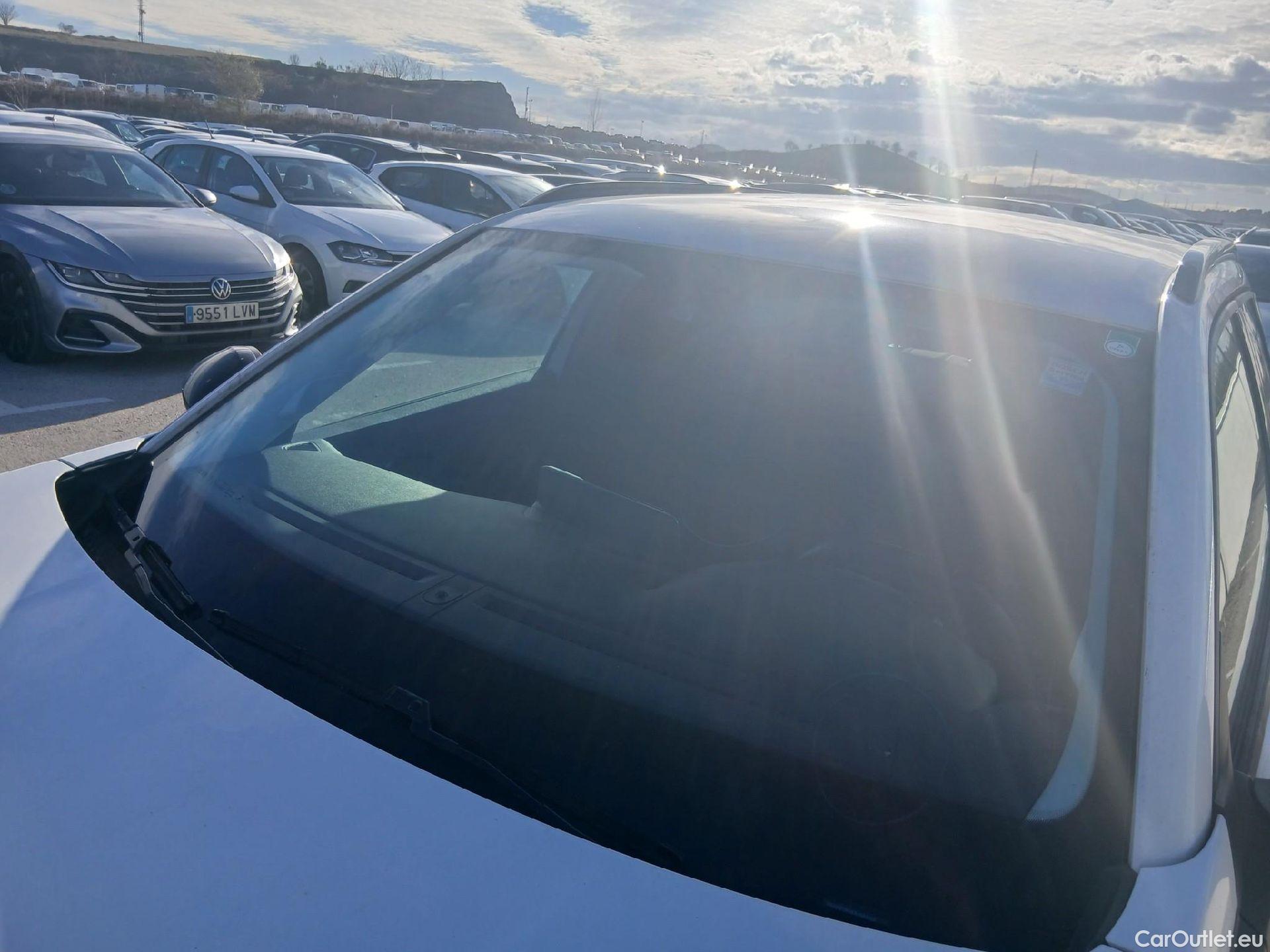 Peugeot  2008 PEUGEOT  / 2019 / 5P / todoterreno Allure BlueHDI 81kW (110CV) #13