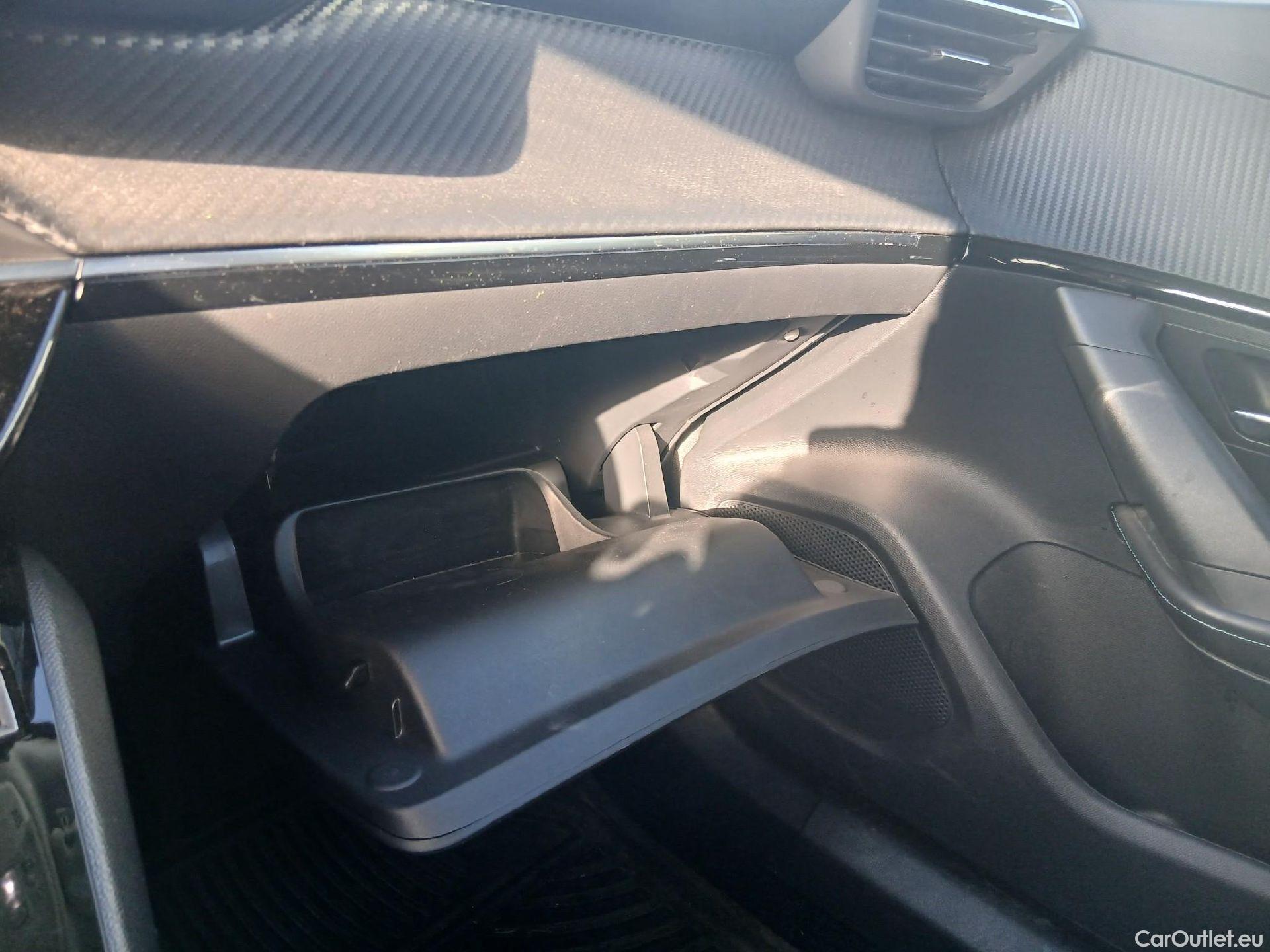  Peugeot  2008 PEUGEOT  / 2019 / 5P / todoterreno Allure BlueHDI 81kW (110CV) #1