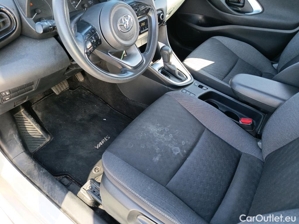  Toyota  Yaris TOYOTA  / 2020 / 5P / berlina con portón 1.5 120H Business Plus #17