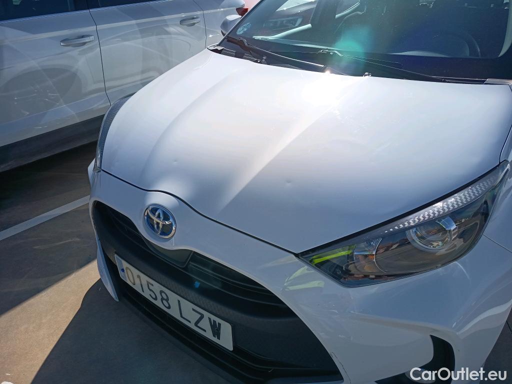  Toyota  Yaris TOYOTA  / 2020 / 5P / berlina con portón 1.5 120H Business Plus #9