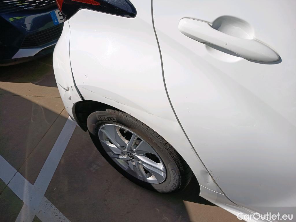  Toyota  Yaris TOYOTA  / 2020 / 5P / berlina con portón 1.5 120H Business Plus #10