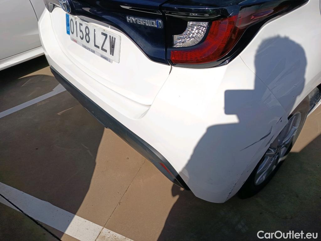  Toyota  Yaris TOYOTA  / 2020 / 5P / berlina con portón 1.5 120H Business Plus #27