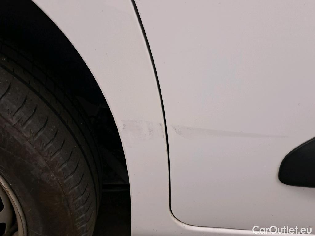  Citroen  Berlingo CITROEN  / 2018 / 4P / monovolumen compacto Talla M BlueHDi 100 LIVE #9